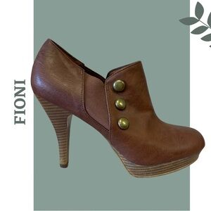 🛍️3/$40 Fioni Brown Platform Ankle Boot Stilleto Heel Button Detail Size 9